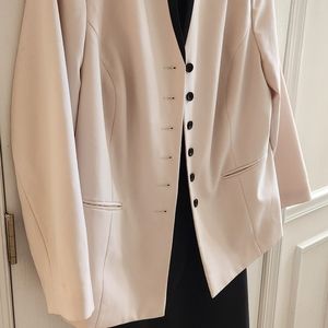 2pc women's dress suit. 20/22. Black/cream